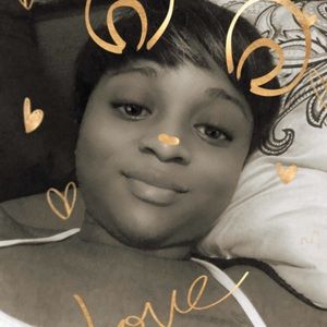 Meet your Posher, Latia